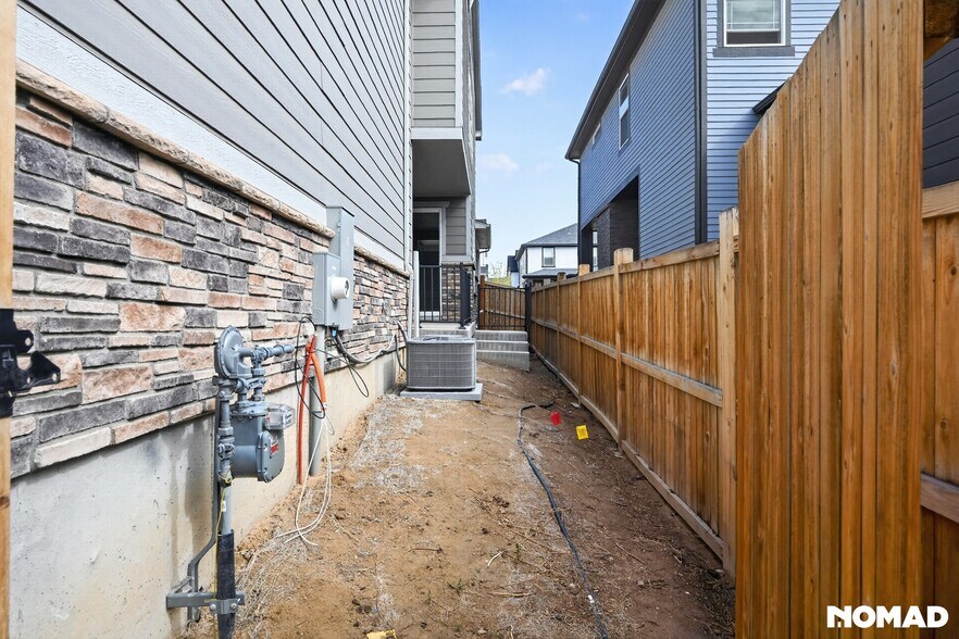 Building Photo - 745 N Tempe St