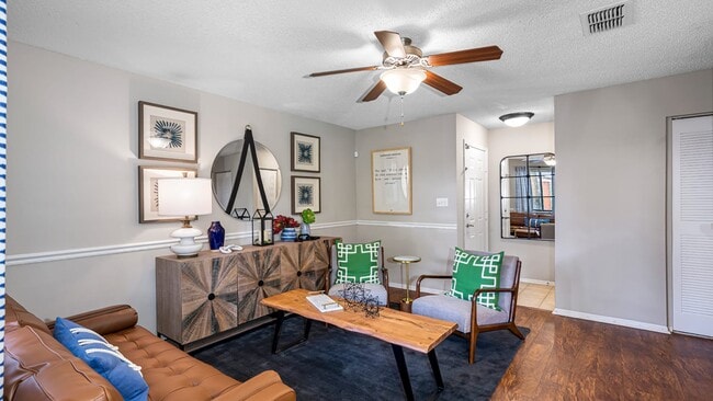 Building Photo - z-121625-Winthrop West