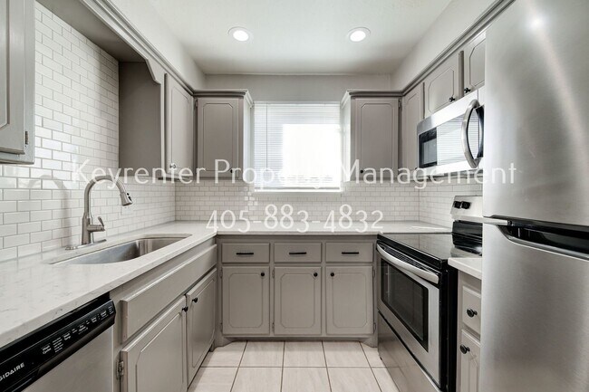Building Photo - 429 Belmont Dr