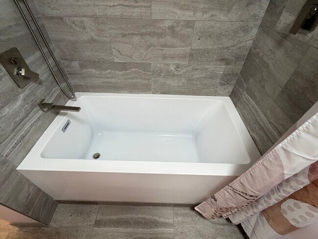 Building Photo - McKenzie Lofts - 2nd floor west facing Pearl District studio w/parking/storage/covered balcony