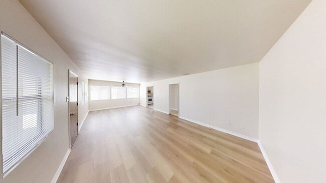 Building Photo - 11942 Douglas St