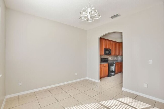 Building Photo - Spacious 4/2.5 Townhome in Gated Community in Avalon Park - Orlando