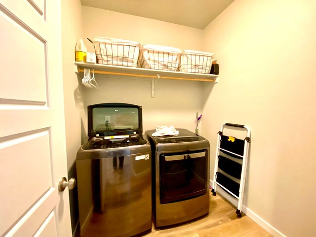 Building Photo - 3 Bedroom 2.5 Bath w/Community Pool AVAILA...