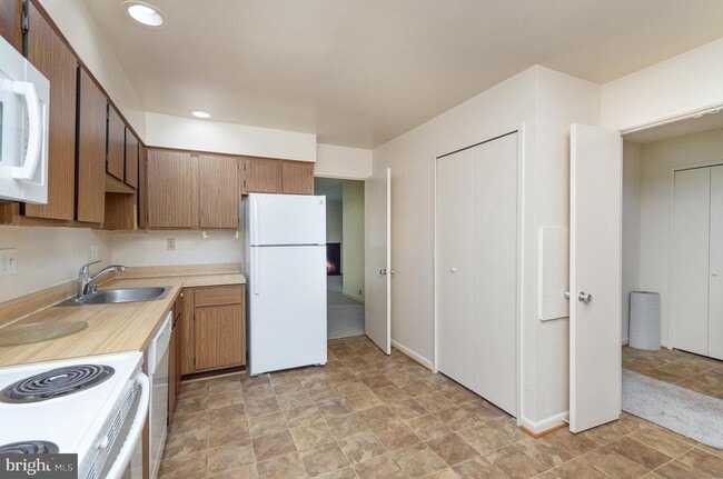 Building Photo - 1764 Wainwright Dr