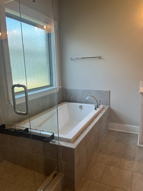 Building Photo - 14741 Greenleaf Dr