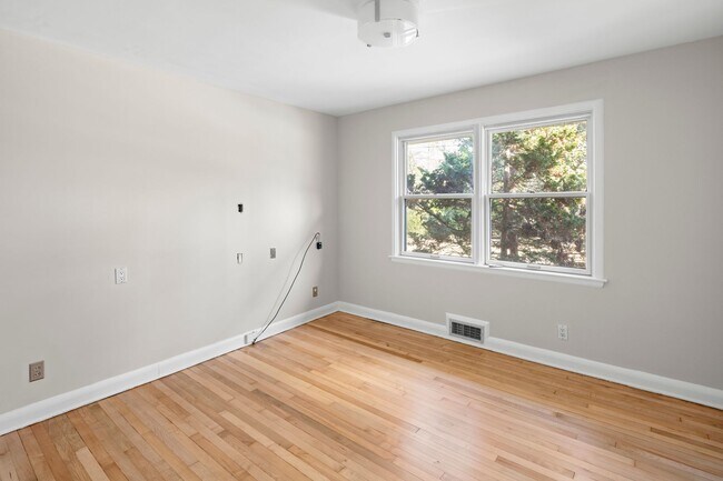 Building Photo - Biltmore Forest Home