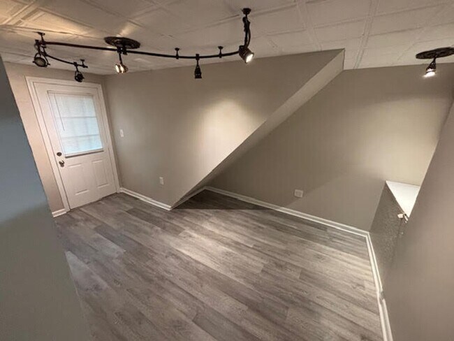 Building Photo - 212 Bosworth St