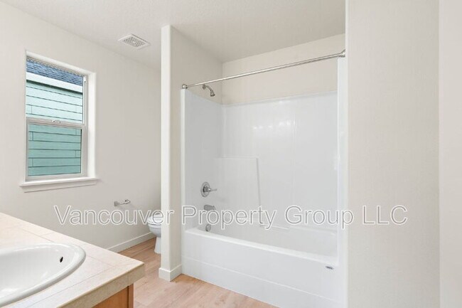 Building Photo - 2713 NE 87th Ave