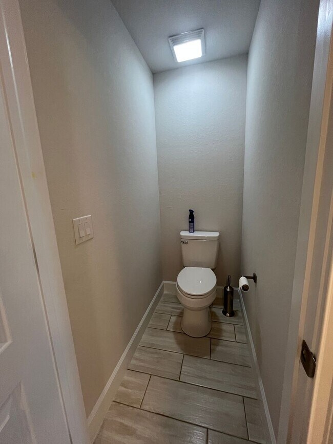 Building Photo - 2567 Averland Lp