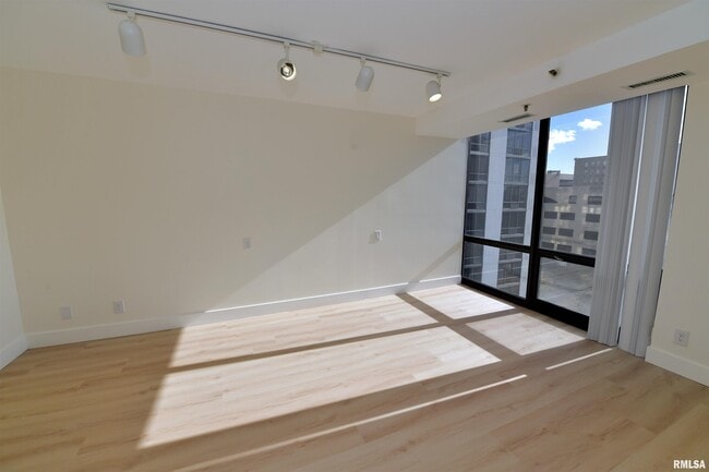 Building Photo - 123 SW Jefferson Ave