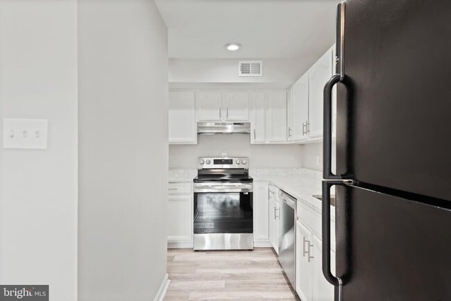 Building Photo - 57 Adams Dr NE