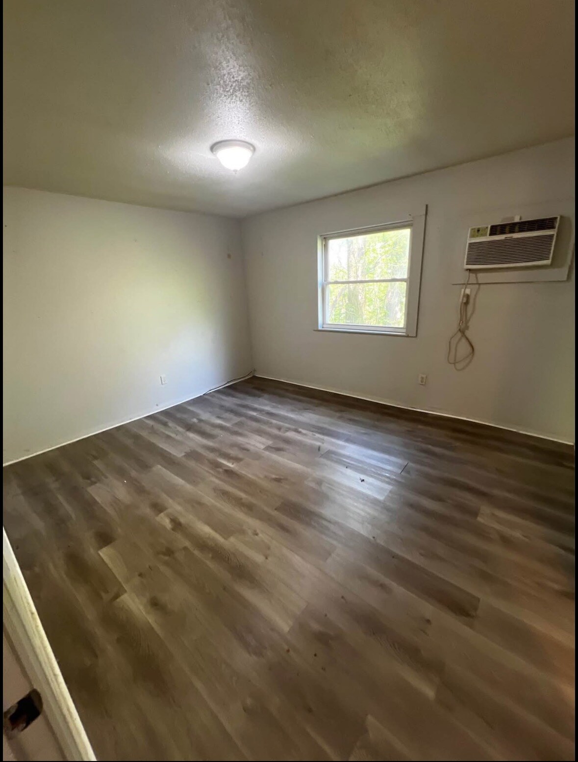 Bedroom - 3935 Linden Ave