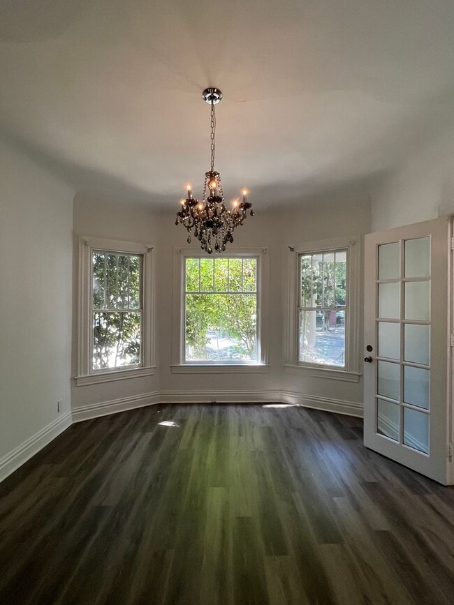 Building Photo - BEAUTIFUL 4+ BEDROOM VICTORIAN!!