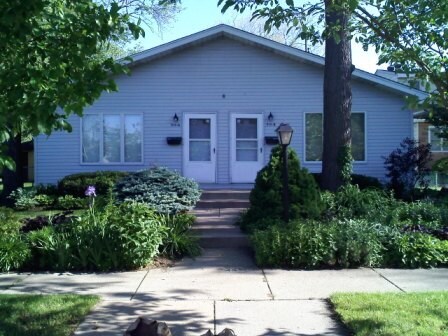 Front curb daytime view. - 919 Cherry Street