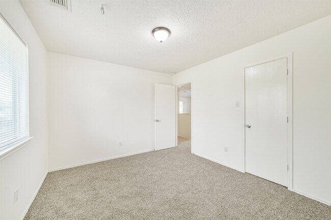 Building Photo - 33318 Cottonwood Bend