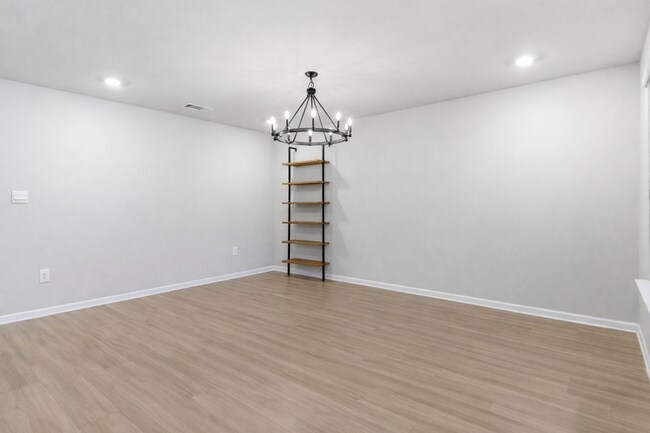 Building Photo - 1042 Enclave Cir