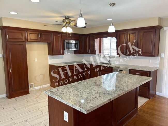 Building Photo - Woodway 3 Bedroom Home