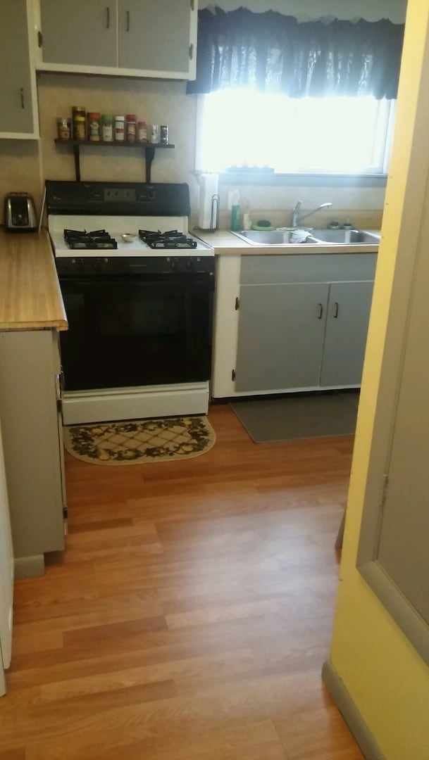 Building Photo - Charming 2-Bedroom Home on Double Lot – Av...
