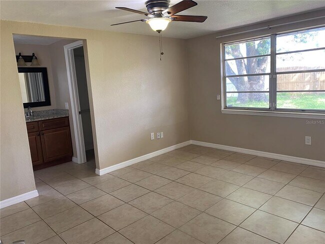 Building Photo - 7437 Carmel Ave