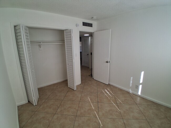 Building Photo - 1333 S Dixie Hwy