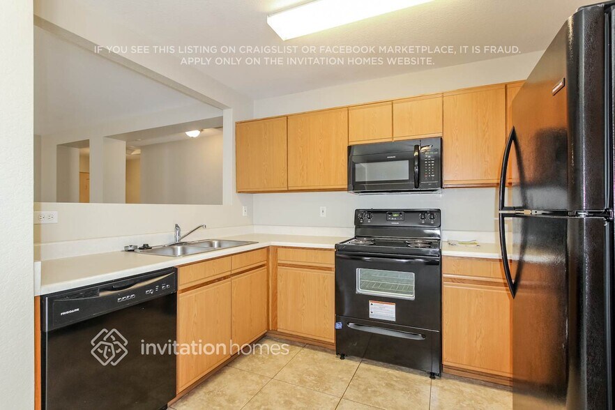 Building Photo - 11542 W Flores Dr