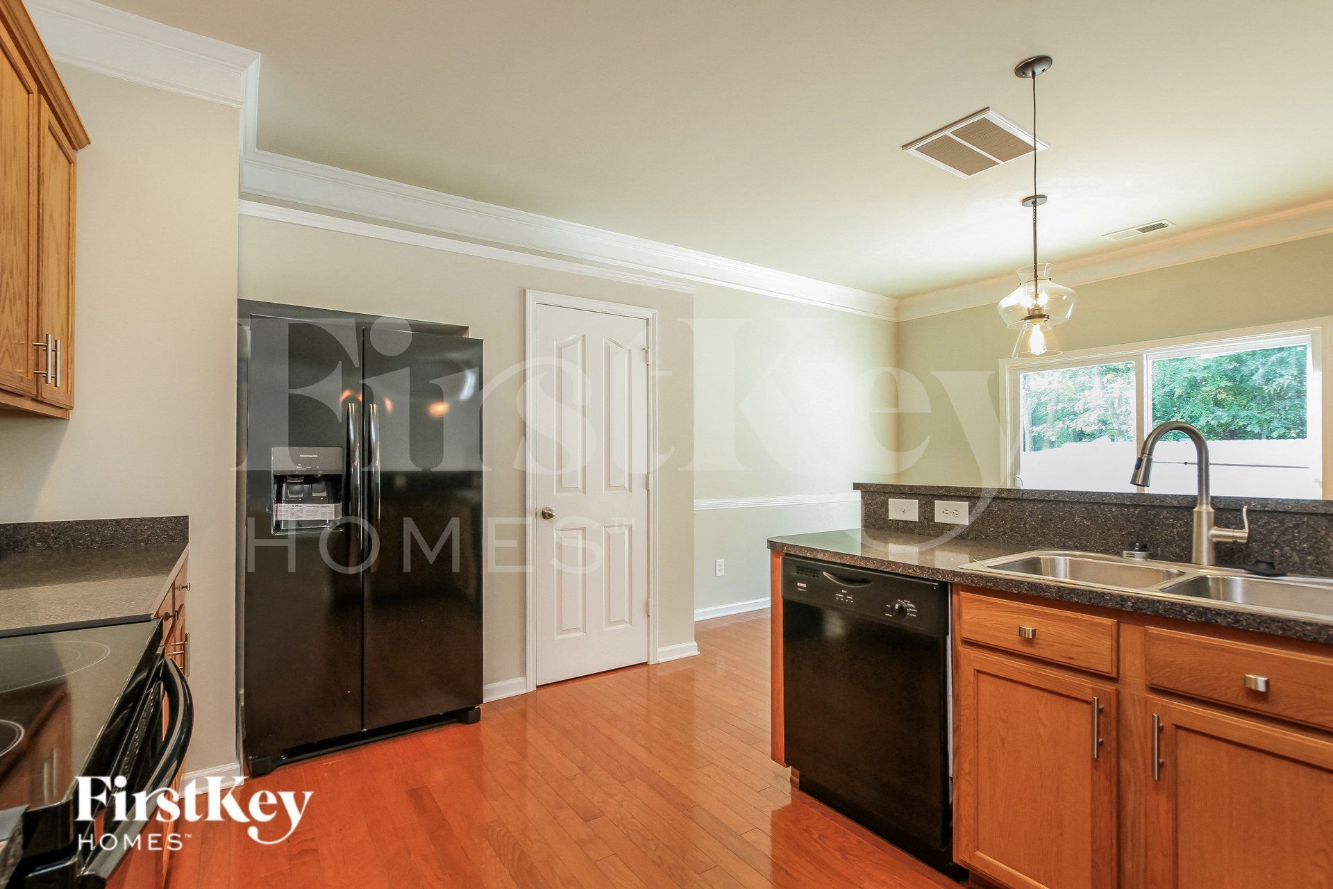 Building Photo - 1046 Mearn Rd