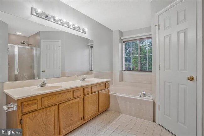 Building Photo - 4325 Lord Fairfax Ct