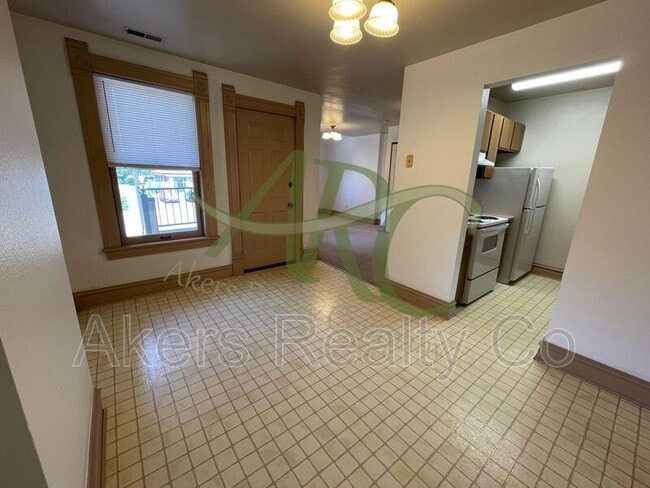 Building Photo - 411 W 11th St