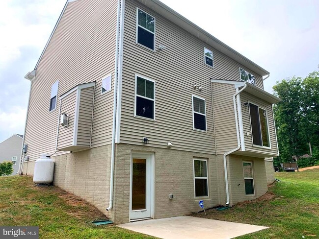 Building Photo - 6909 Lunette Ct