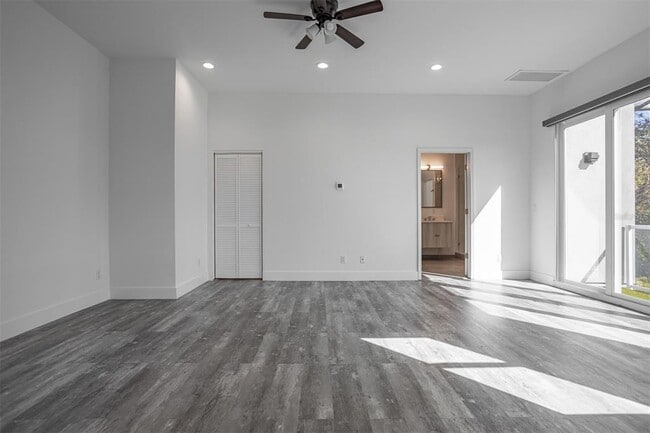 Building Photo - 2700 N Myrtle Ave