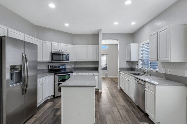 Kitchen, Dining Room - Kitchen Appliances - 440 S Val Vista Dr