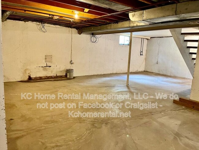 Building Photo - 3868 SW Harbor Dr