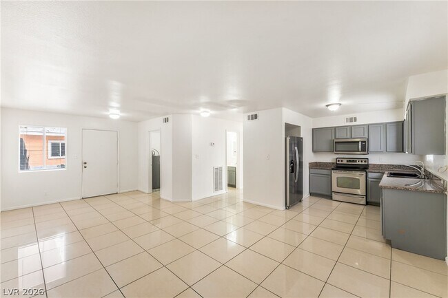 Building Photo - 375 N 15th St