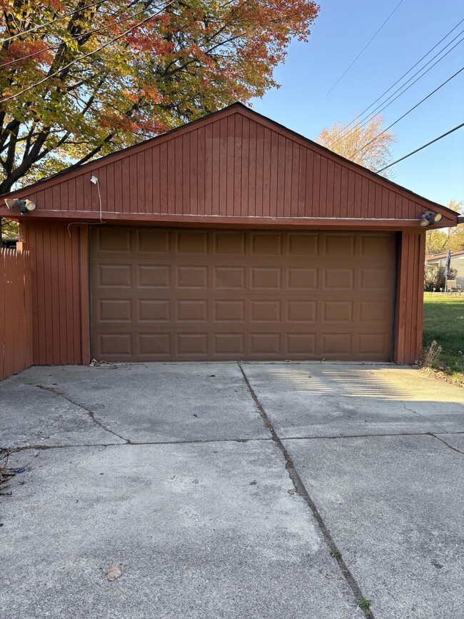 Building Photo - 27160 Spring Arbor Dr