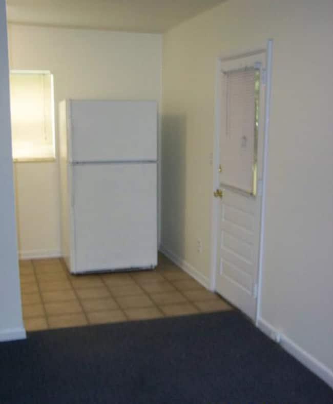 Building Photo - Cozy, Cute Tiny House, March, 2026 Move-in...