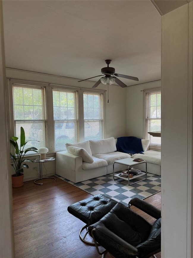 Building Photo - 1417 W Lynn St