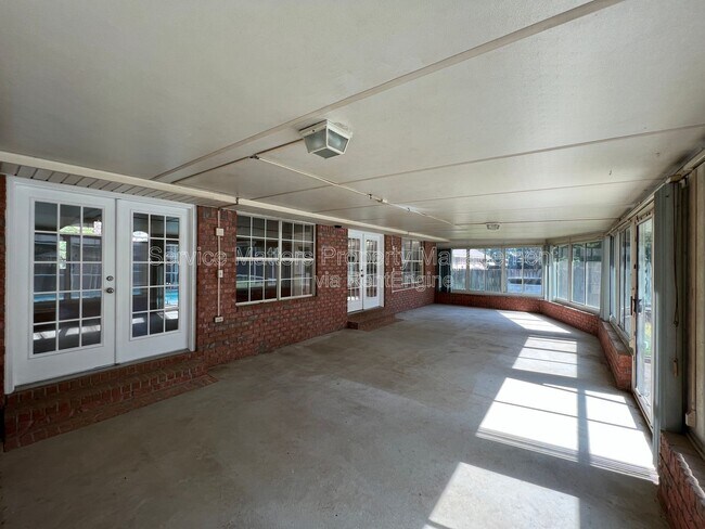 Building Photo - 6069 Breckenridge Dr