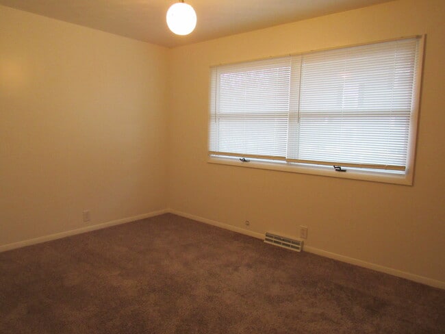 Building Photo - 345 8th St