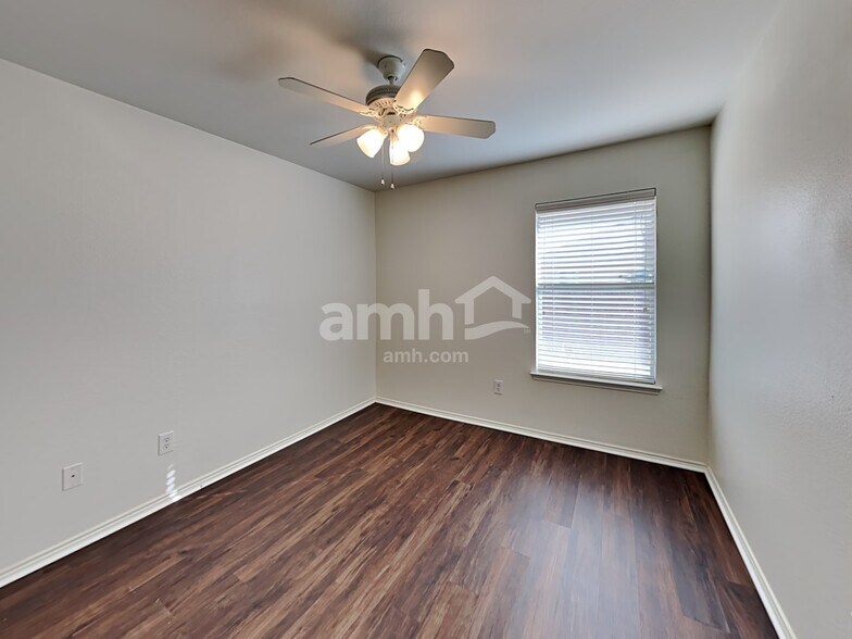 Building Photo - 448 Paddle Dr