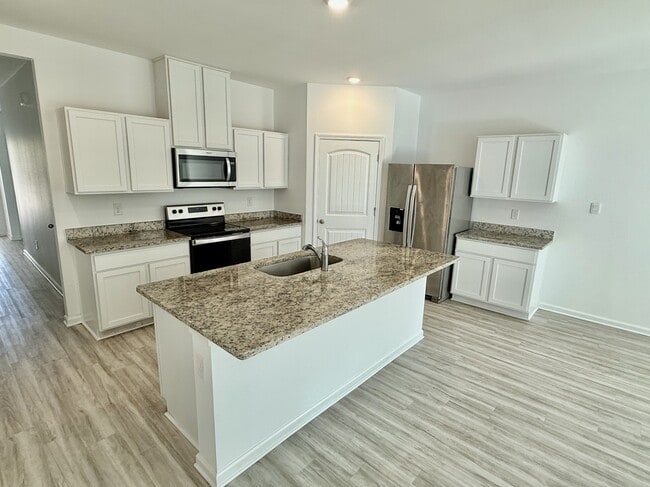 Building Photo - 41095 Merganser