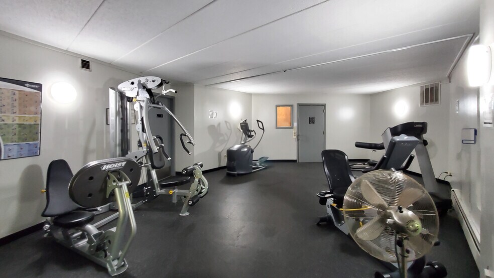 Fitness room - 175 County Rd B2 E