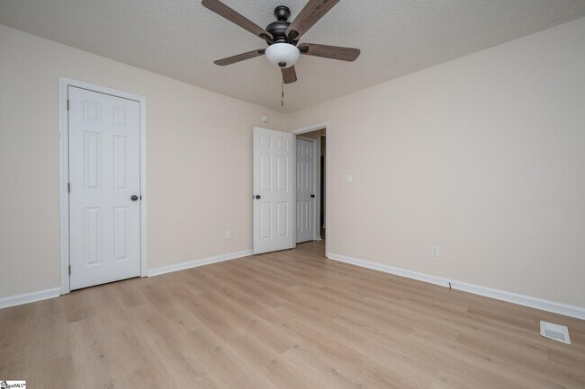 Building Photo - 475 Vinyard Rd