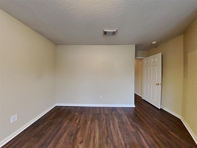 Building Photo - 3318 Falcon Trail Dr