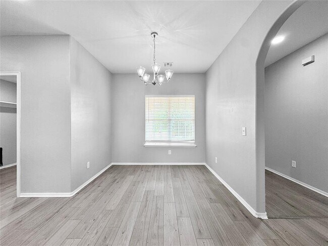 Building Photo - 2717 Sugar Pne Dr