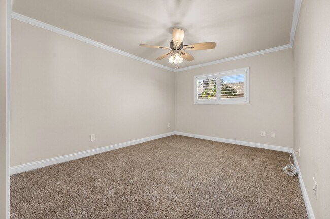 Building Photo - 605 N El Rio Dr