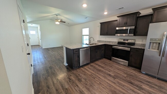 Building Photo - 720 Short Leaf Ln