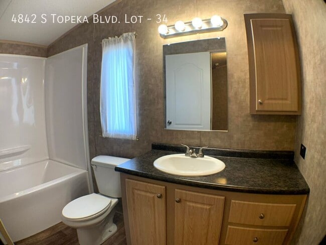 Building Photo - 4842 SW Topeka Blvd