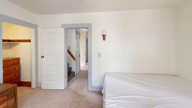 Building Photo - 930 Dewey-930DEW