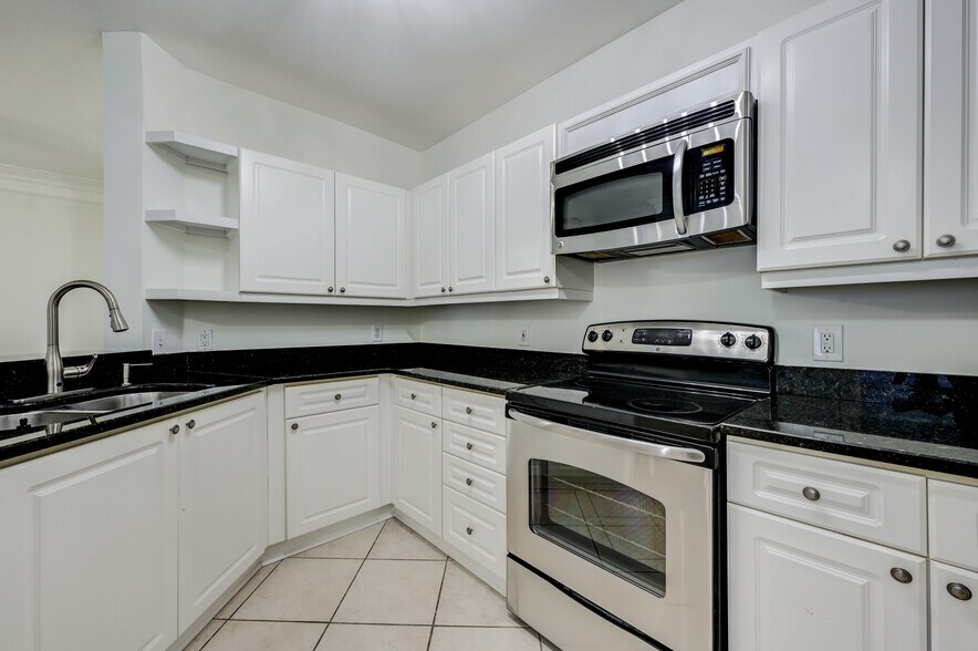 Building Photo - 3334 Peachtree Rd NE