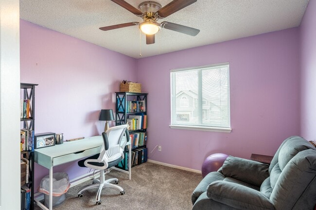 Building Photo - 857 Regent Ct